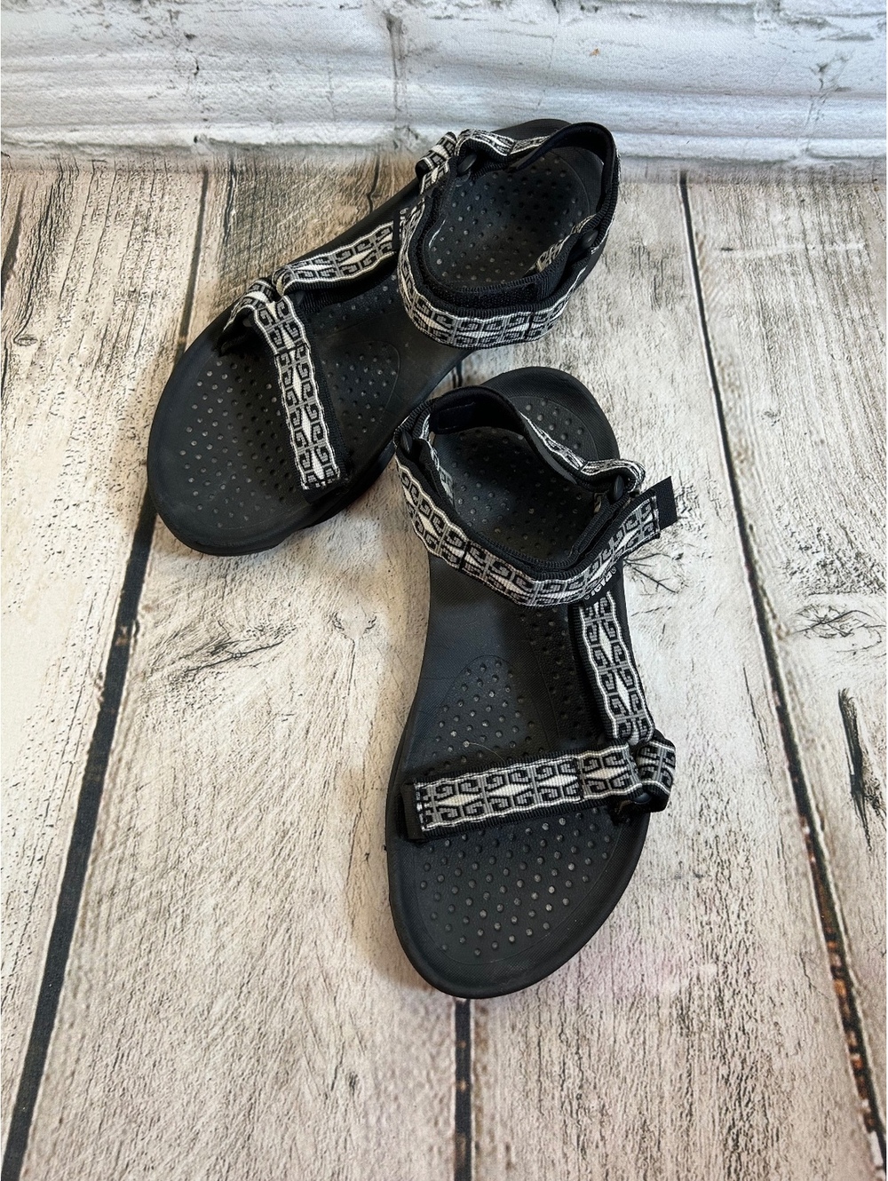TEVA Women’s Hurricane 3 Sandals / Size: US 7 - UK 5